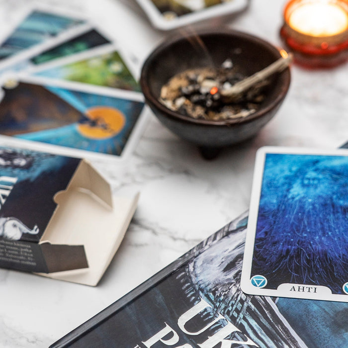 Kun tarot kutsuu – aloittelijan opas omaan korttimaailmaan