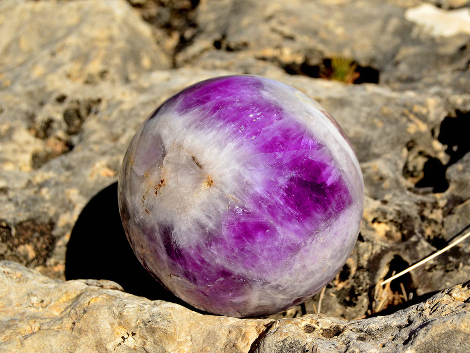 Ametistikristallipallo L-XL (halkaisija noin 65–95 mm) – Madagaskar