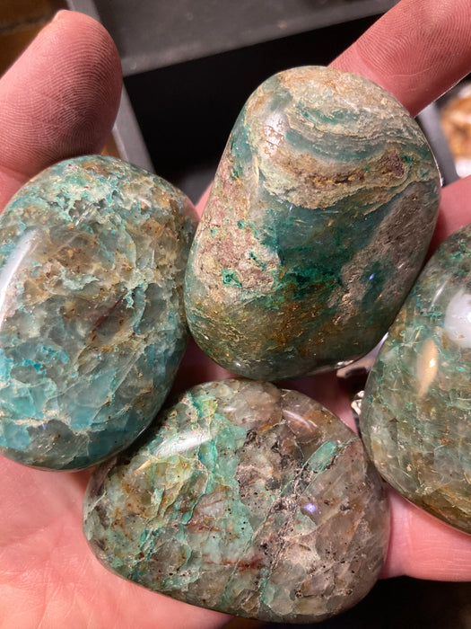 Iso Krysokolla kämmenkivi