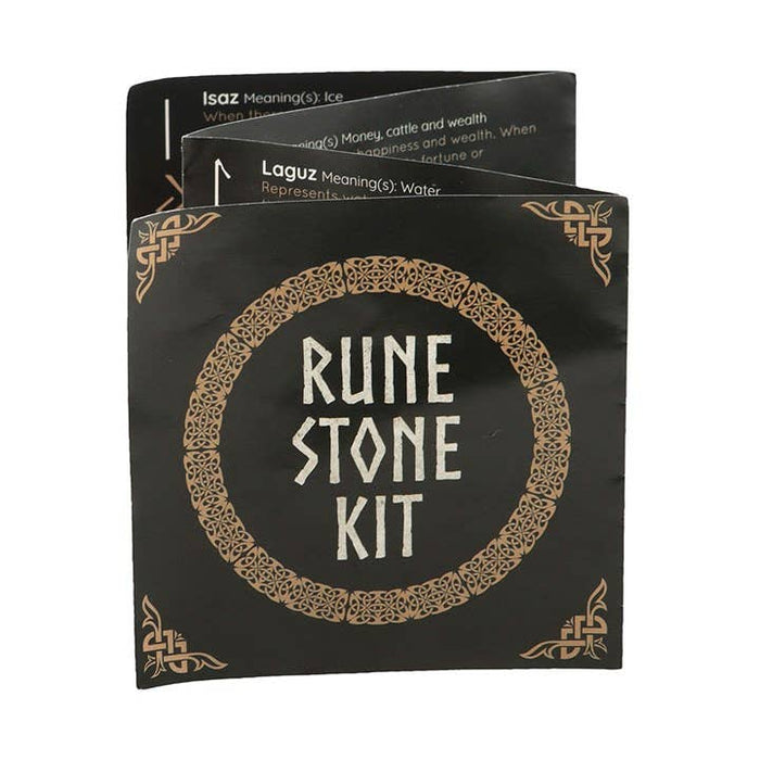 Musta Onyx Riimukivet samettipussissa