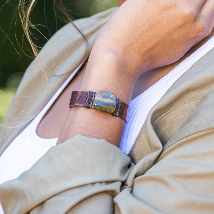 Banjara hammered bracelet with stone - Peruvian opal 