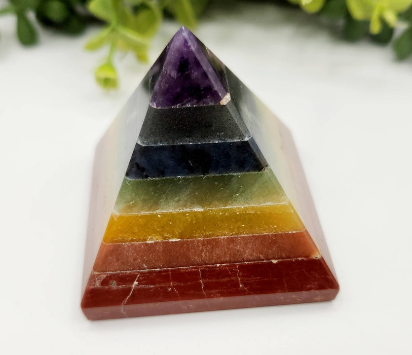 Chakra-Kristallpyramide Durchm. 5 cm