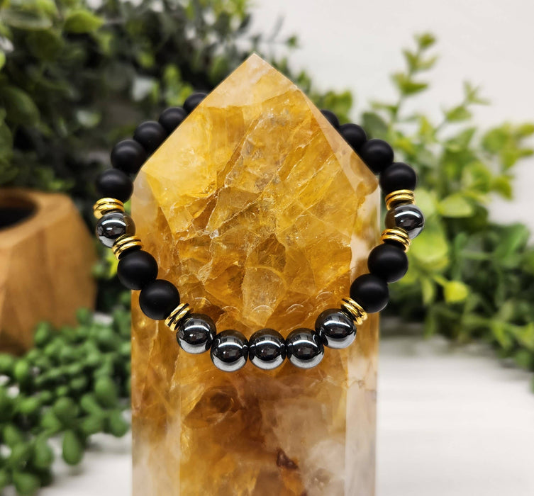 Maadoittava tasapaino: Musta obsidiaani- ja hematiittirannekoru 8 mm
