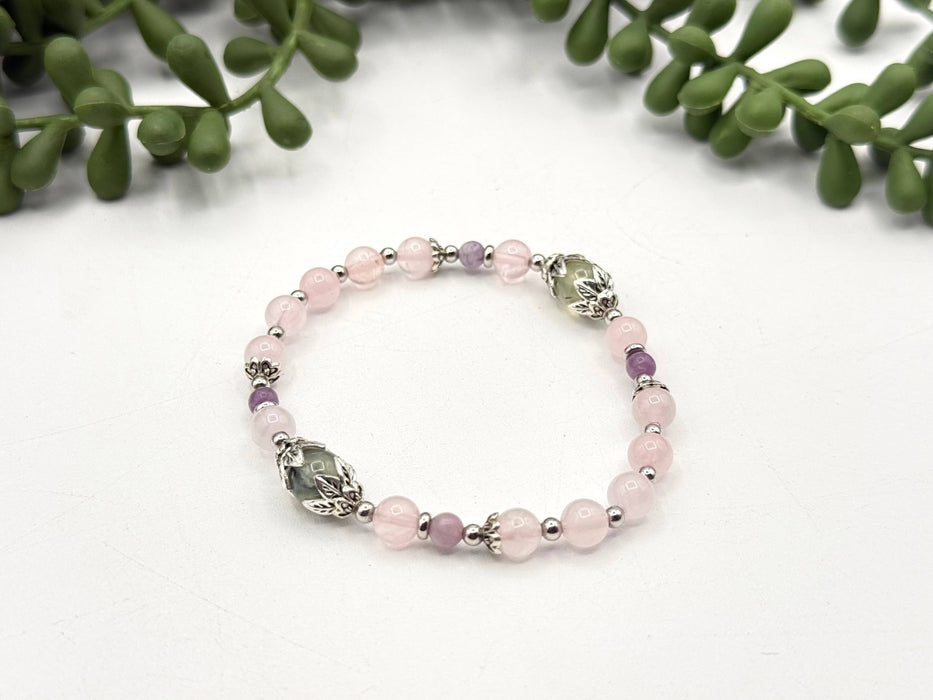 LOVE MYSELF – Prehniitti, ruusukvartsi ja lepidoliittirannekoru