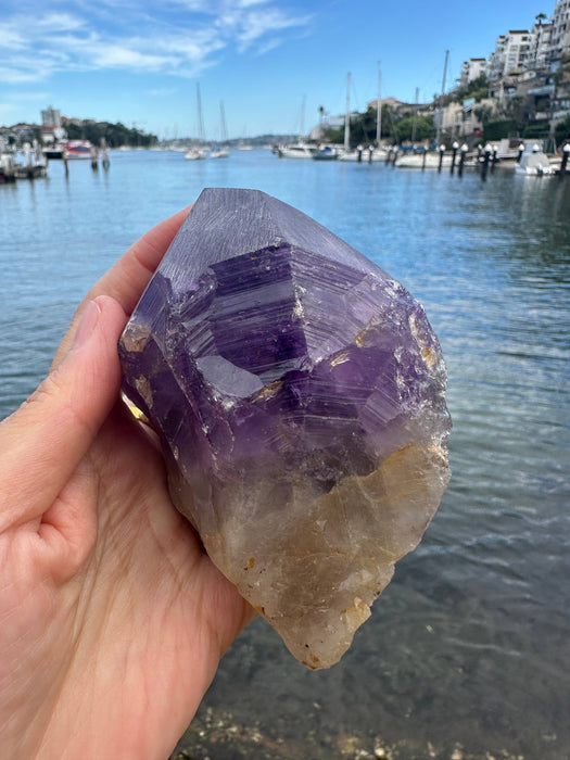 Brasilian ametistikärki – luonnollinen raakakide