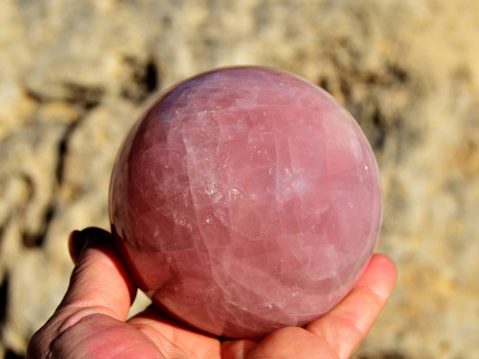 Ruusukvartsi-kristallipallo L- XL (halkaisija noin 70–110 mm) – Madagaskar