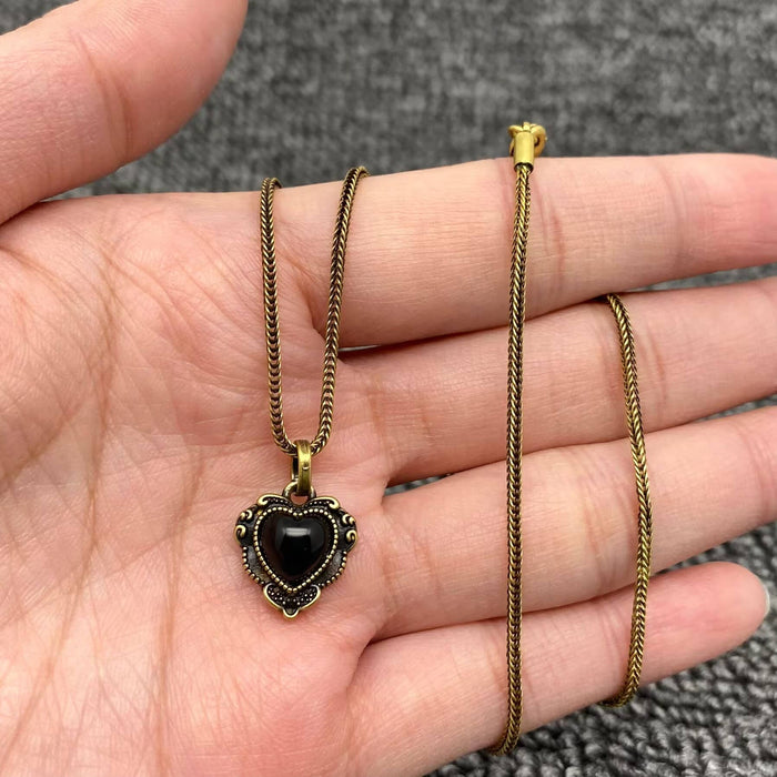 Vintage Inlaid Black Agate Heart Charm Bronze Necklace -kaulakoru
