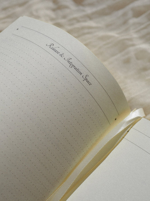 Inner Focus Linen Ritual Journal Edition III, Beige - St Soleil