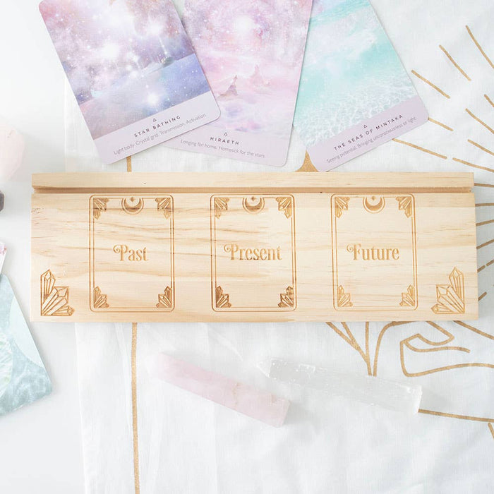 Puinen tarotkorttiteline