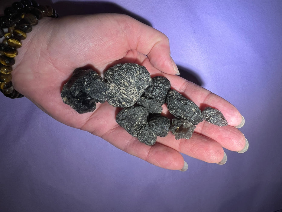 Tektiitti, meteoriitti raakapala n. 1-3cm /kpl