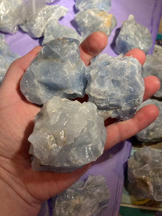 Sininen kalsiitti raakapala