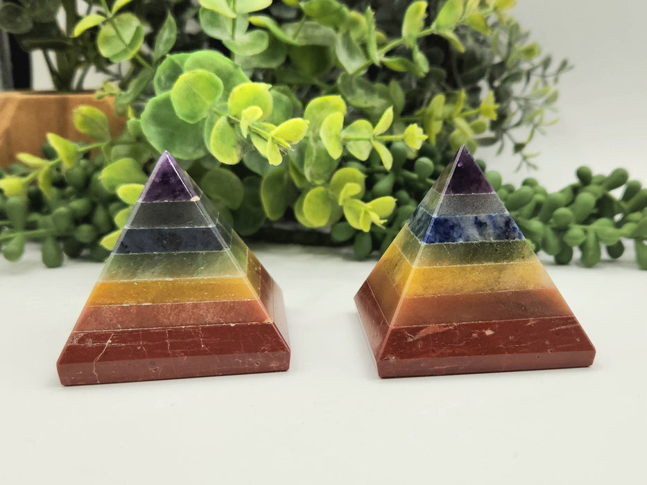 Chakra-Kristallpyramide Durchm. 5 cm