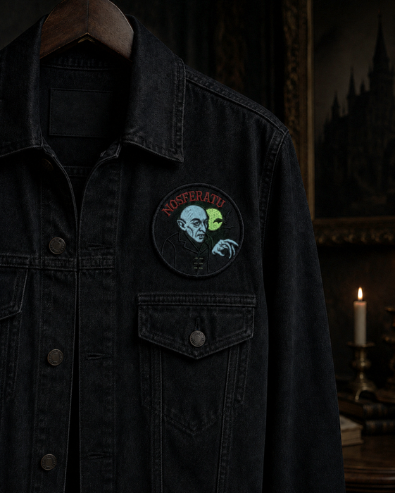 Nosferatu – pimeässä hohtava – kangasmerkki