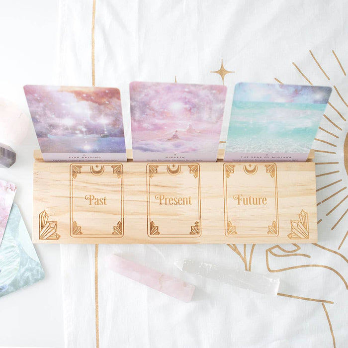 Puinen tarotkorttiteline