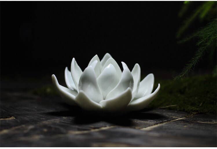 Gohobi White Lotus -käsintehty keraaminen suitsuketeline