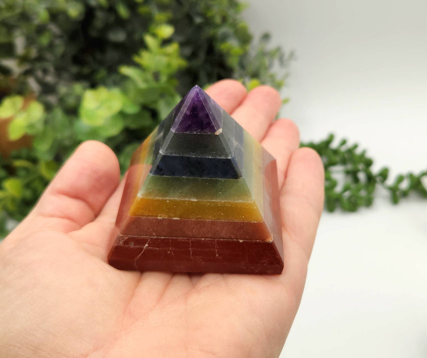 Chakra-Kristallpyramide Durchm. 5 cm