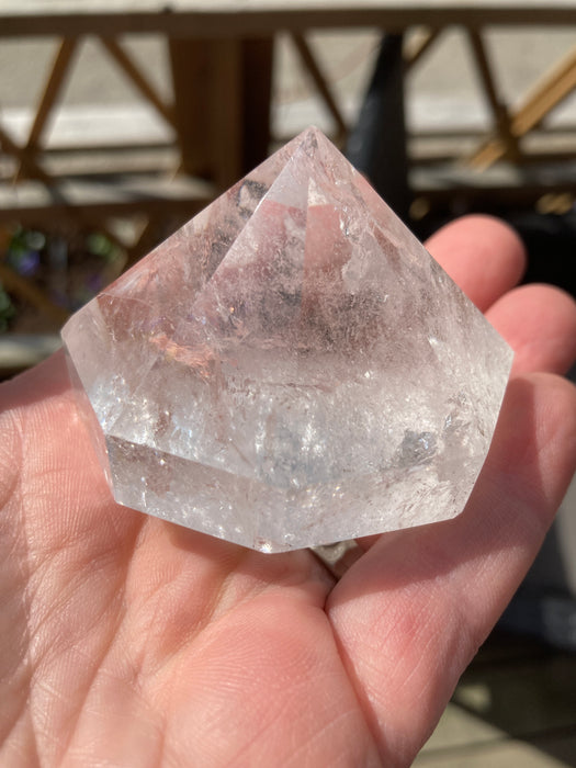 Timantin Muotoinen Näyttävä Vuorikristalli halk. 5,5cm kork. 5cm