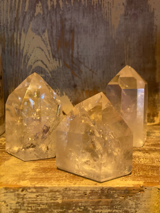 Vuorikristalli Kärki hiottu n. 6-9cm korkea, leveys vaihtelee