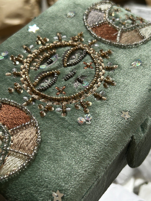 Mintunvihreä samettirasia – Kuunvaihesymboli