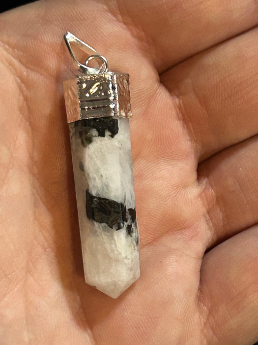 Rainbow moonstone pendant 3-4cm