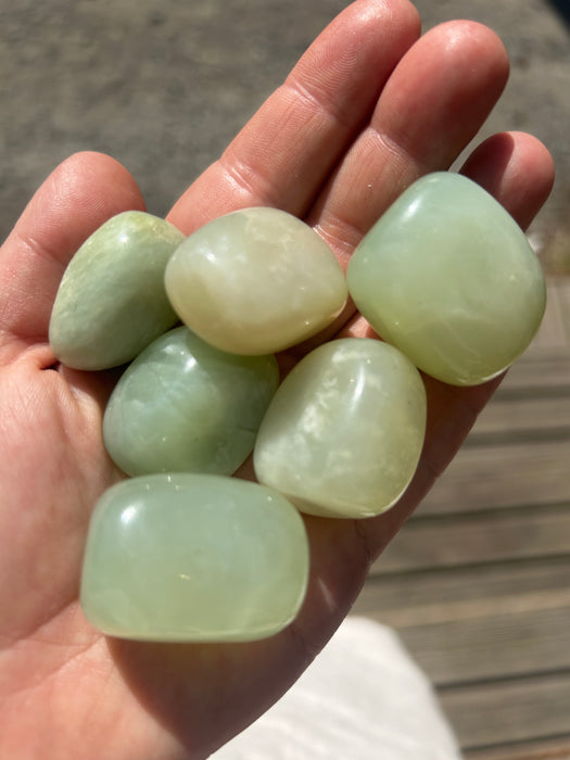 Green jade (polished) 3-4cm