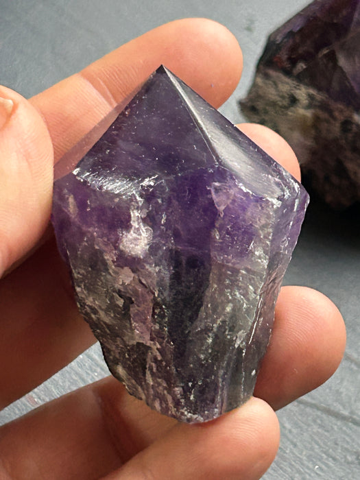Puolikiillotettu ametistikärki 70-250g