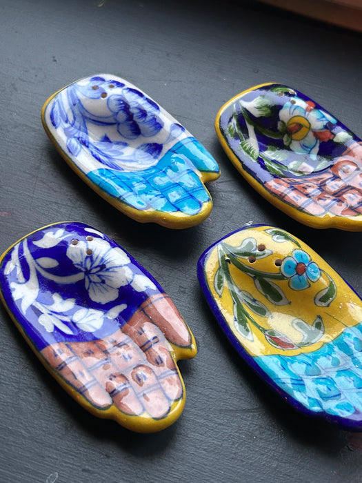 Käsintehty Hamsa suitsukeastia