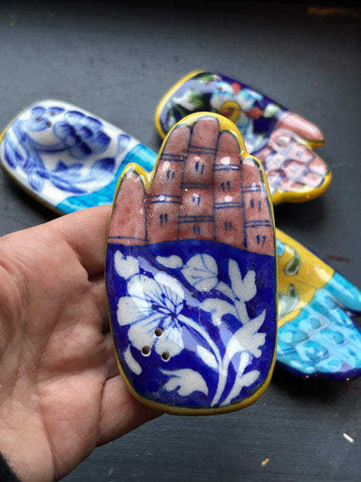 Käsintehty Hamsa suitsukeastia