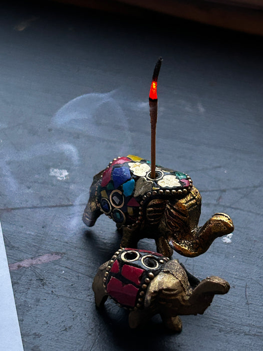 Intialainen norsu suitsuketeline