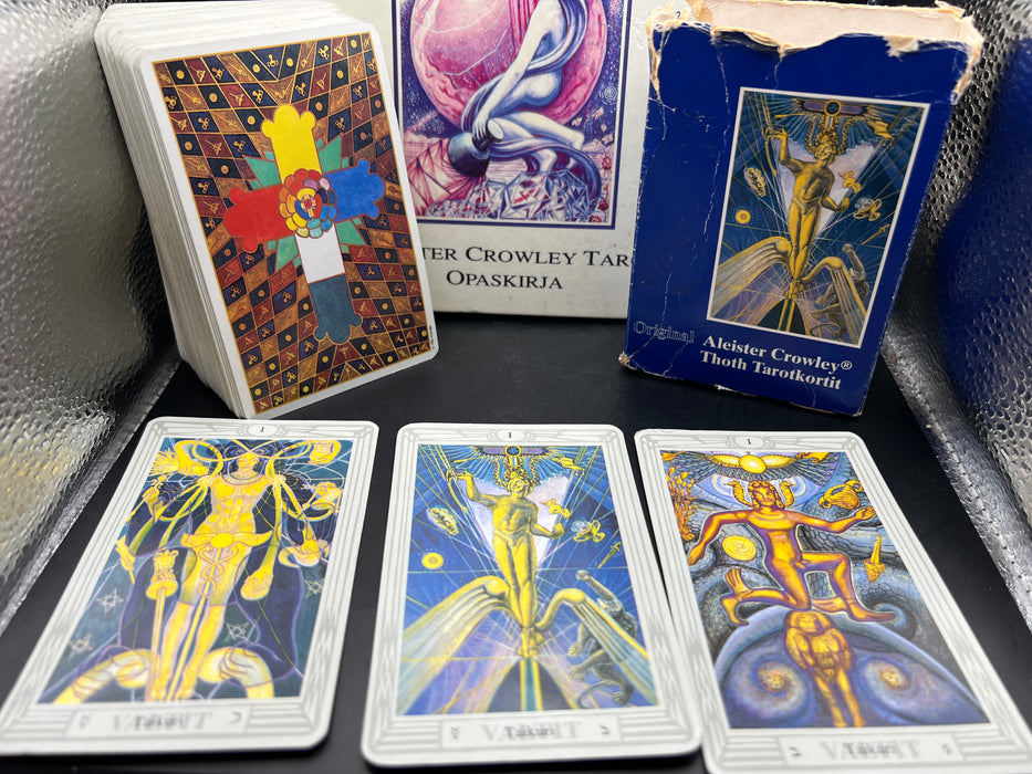 Thoth Tarot 3 Magus - Crowley Aleister  + Tarot sielun peili kirja (Preloved/Käytetty)
