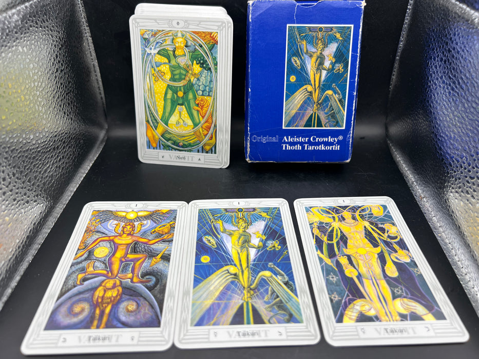 Thoth Tarot 3 Magus (suomenkielinen pakka) - Crowley Aleister (Preloved/Käytetty)(VTG90, OOP)