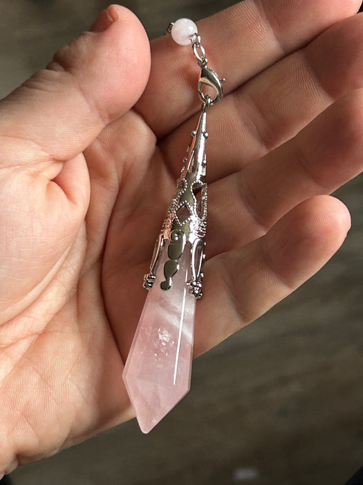 Kristallieiluri –art deco -tyyliä, hopeanvärinen