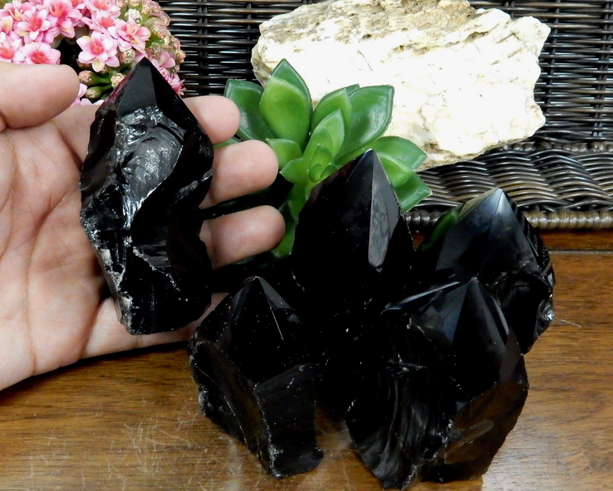 Musta obsidiaanipala kiilloittettu kärki 100-200g