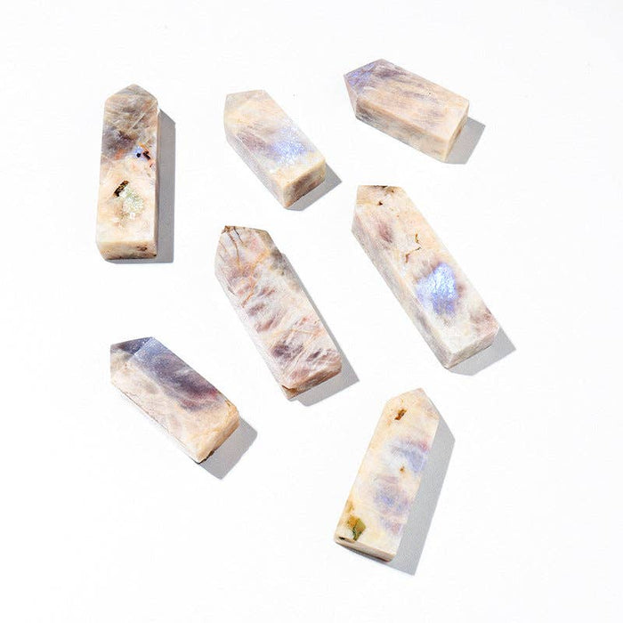 Sininen kuukivi -kristallitorni (obeliski), 5–6 cm