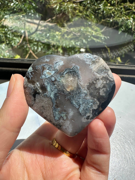 Musta kukka-akaatti sydän 4–6 cm – Kasvu ja suoja