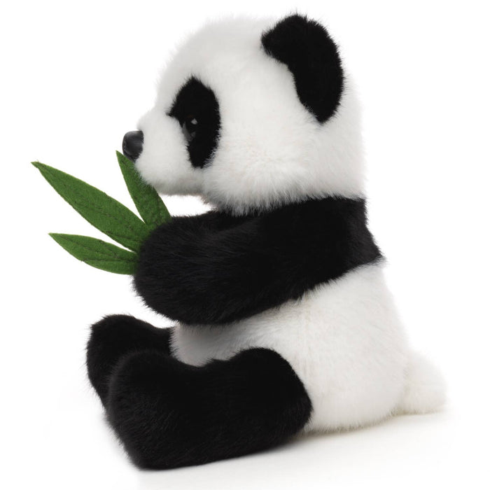 Istuva panda lehdellä – pehmolelu – 18 cm