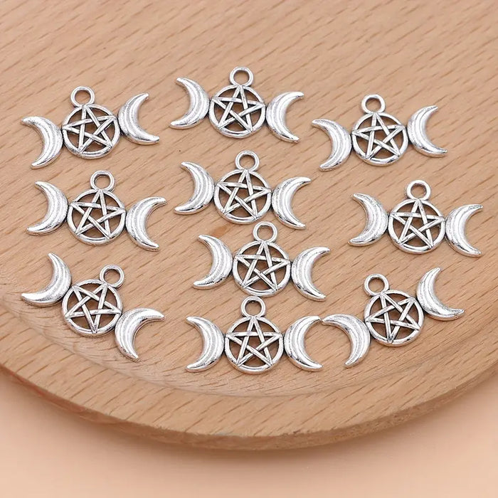 Triple moon pentagram riipus, eri kokoja