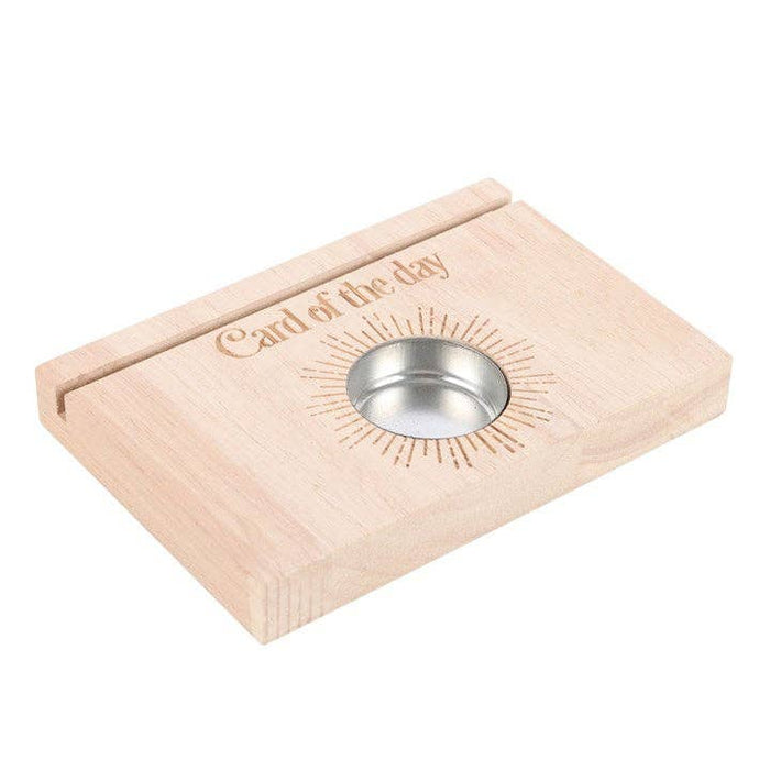 Puinen korttipidike ja tuikkuteline