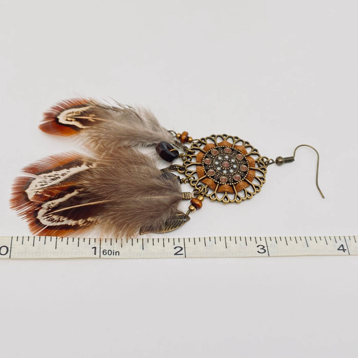 Boheemi sulkakorvakoru – pyöreä punottu riipus