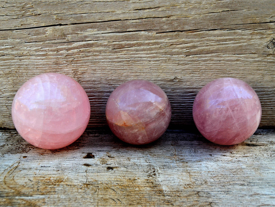Ruusukvartsi-kristallipallo L- XL (halkaisija noin 70–110 mm) – Madagaskar