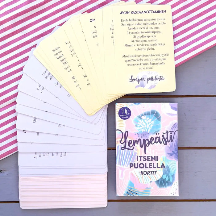 Lempeästi itseni puolella -kortteja