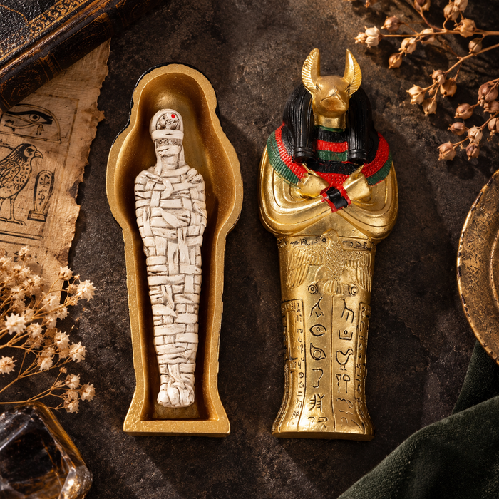 Anubis-sarkofagi muumiolla 13,5 cm