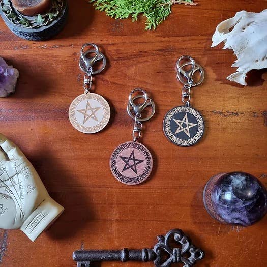 Pentacle key chain black