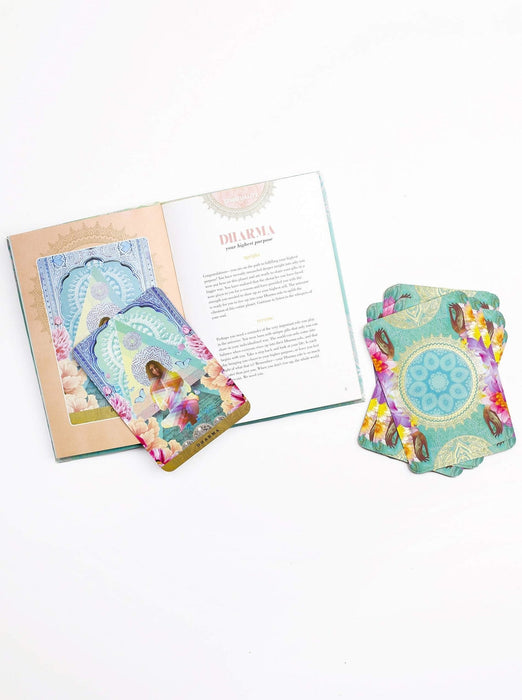 A Yogic Path Oracle Deck and Guidebook (Keepsake Box Set) - Danielle Noel & Sahara Rose - Tarotpuoti