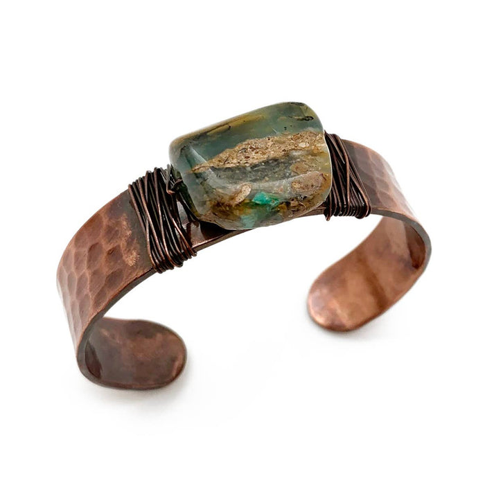 Banjara hammered bracelet with stone - Peruvian opal 