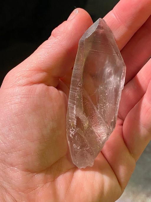 " Black Phantom" Lemurian kvartsi 8-9cm - Tarotpuoti